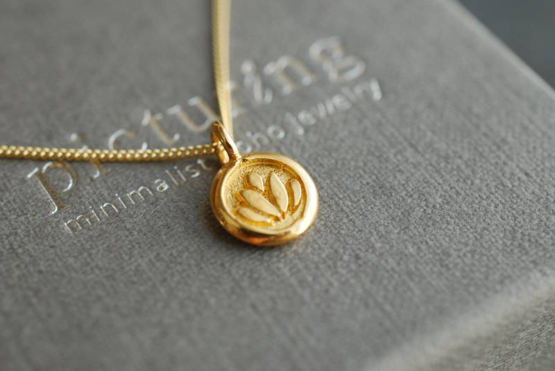 Zarte Lotus-Kette Aus Sterlingsilber - Vergoldung Wählbar . Geschenke Für Frauen von picturing
