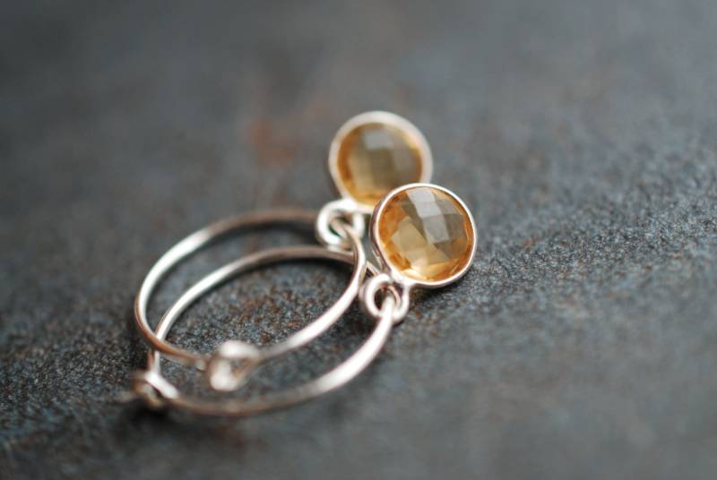 Silberne Geburtsstein-Creolen Citrin/Geburtstagsgeschenke Facettierte Edelsteinohrringe, Sterling Silber von picturing