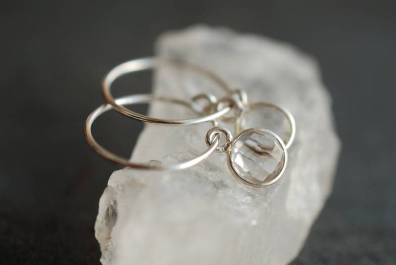 Edelstein-Creolen 925Er Silber Mit Kristallquarz-Anhängern . Geburtsstein-Schmuck April Geburtstagsgeschenke von picturing