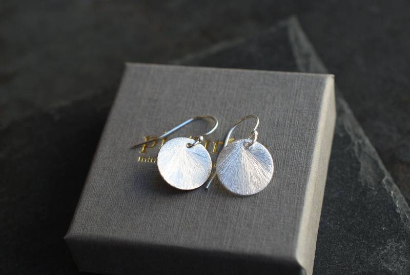 Silberne Plättchen-Ohrringe Gebürstet . Sterling Silber Boho Ohrringe Geschenke Für Frauen von picturing
