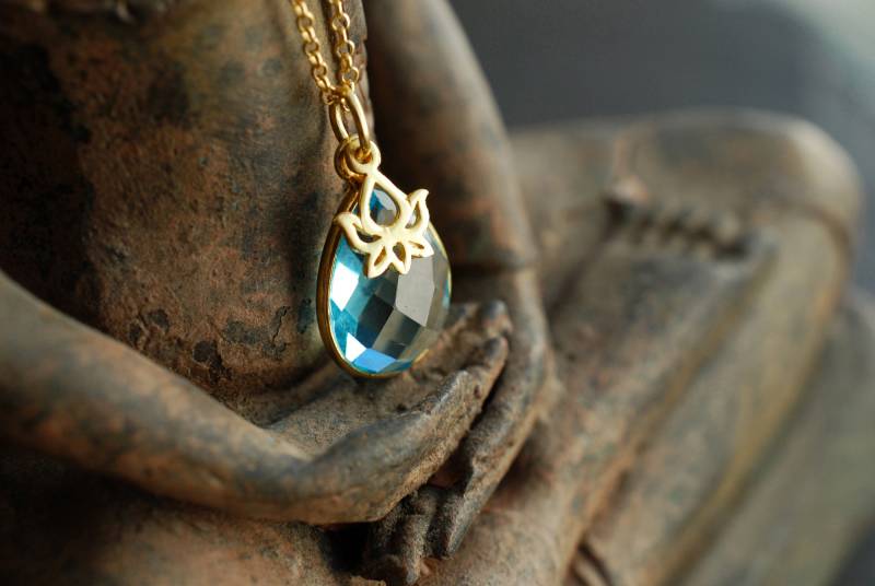 Vergoldete Kette Namaste Mit Edelstein-Tropfen Und Lotus-Anhänger/Yogakette Geburtstagsgeschenke von picturing