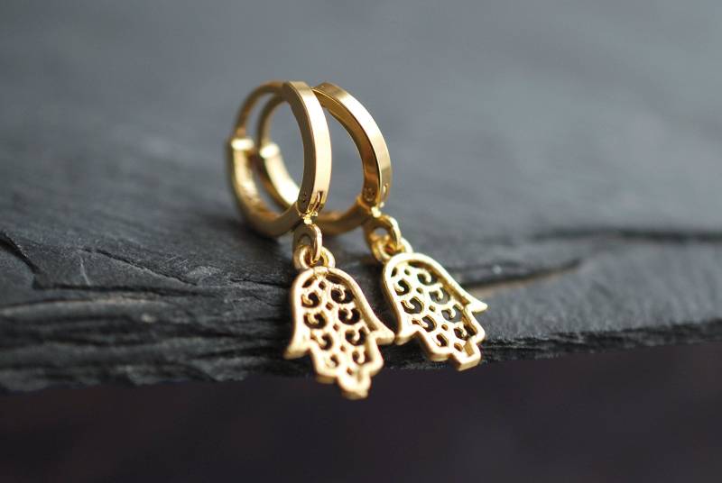 Vergoldete Ohrringe Mit Hamsa's Hand-Anhänger. Geschenkideen Für Frauen von picturing