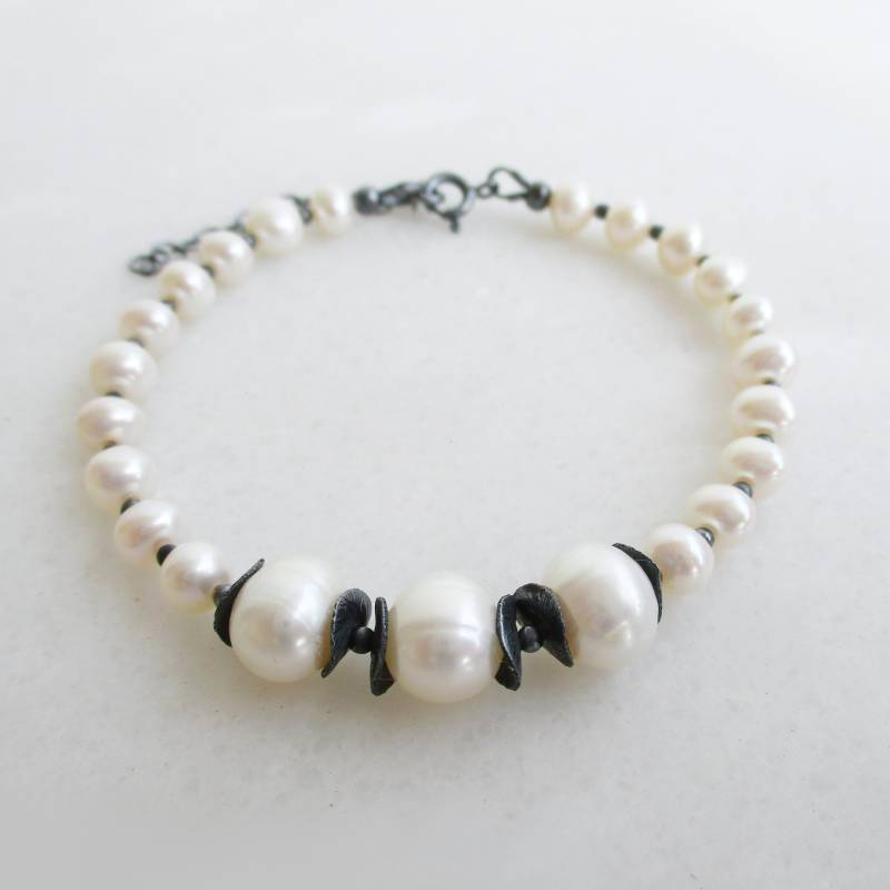 Armband Aus Oxidierten Sterlingsilber-Süßwasserperlen Moderner Edelsteinschmuck Armband Aus Oxidierten Sterlingsilber-Süßwasserperlen Moderner Edelsteinschmuck von pieceofART
