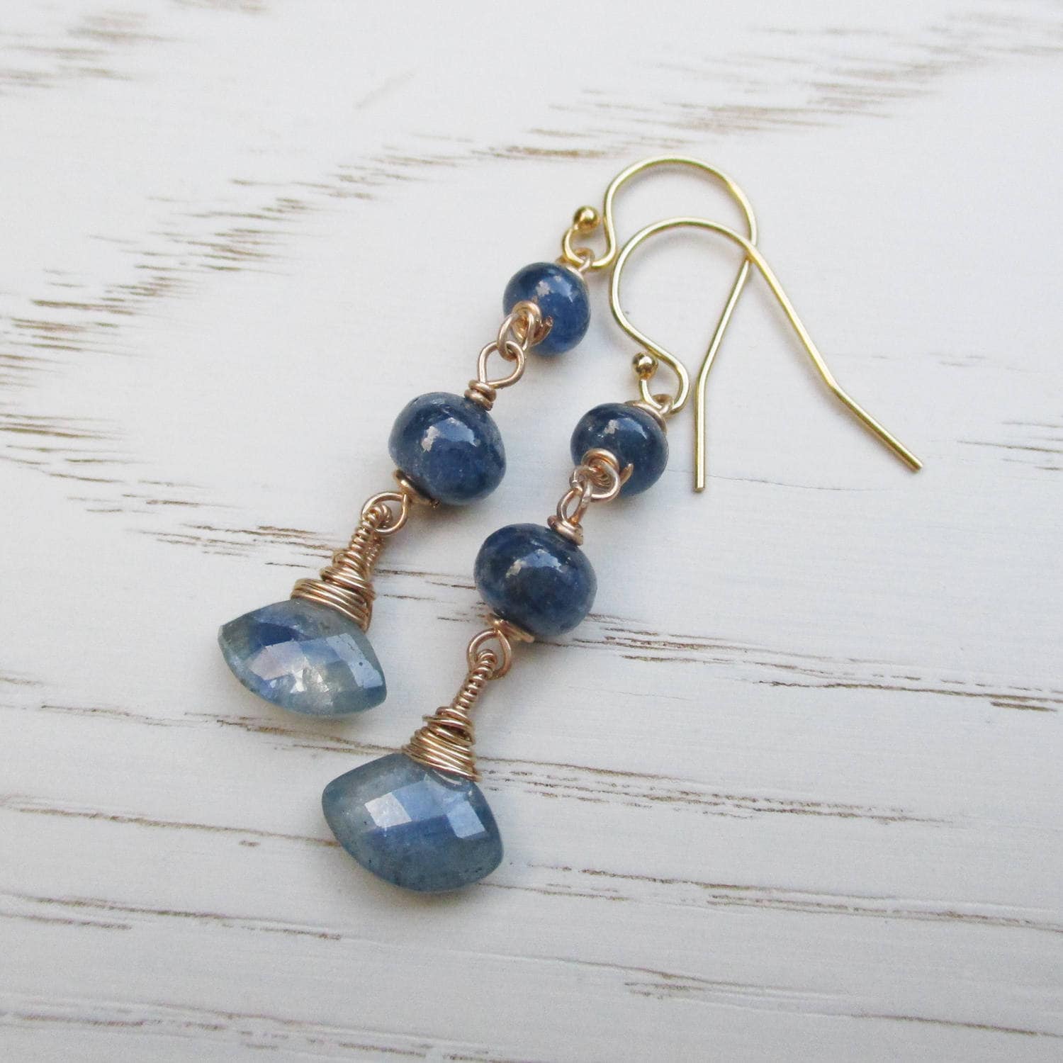 Blauer Saphir Gold Filled Ohrringe, Elegante Edelsteinohrringe Blauer Saphir Gold Filled Ohrringe, Elegante Edelsteinohrringe von pieceofART