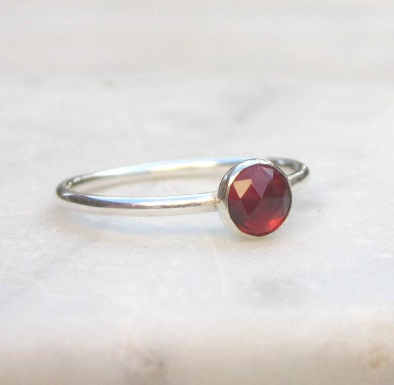 sterling Silber Granat Solitär Ring Mit Rote Rose Schliff Edelstein, Us Größe 6 sterling Silber Granat Solitär Ring Mit Rote Rose Schliff Edelstein, Us Größe 6 von pieceofART