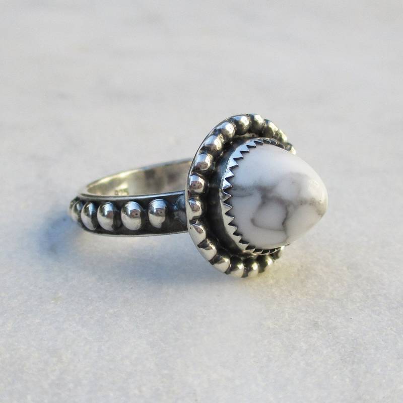Sterling Silber Ring Mit Blau Marmorierten Stein Kugeln, Boho Edelstein Ring, Moderner Stapelring Kugelverziertem 4mm Band Sterling Silber Ring Mit Blau Marmorierten Stein Kugeln, Boho Edelstein Ring, Moderner Stapelring Kugelverziertem 4mm Band von pieceofART