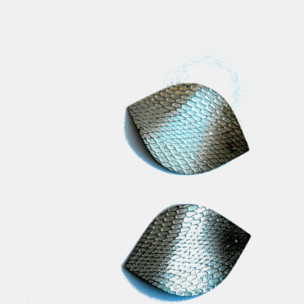 Vintage Blatt Schlangenhaut Effekt Silber Ton Ohrringe Der 1980Er Jahre Vintage Blatt Schlangenhaut Effekt Silber Ton Ohrringe Der 1980Er Jahre von pieceshop