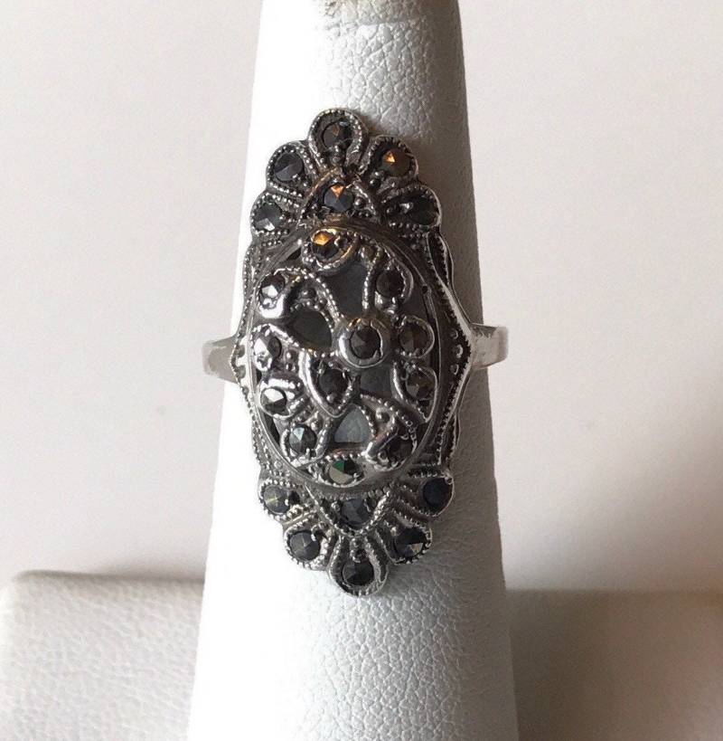 Vintage Sterling Silber & Funkelnde Markasiten Fancy Cocktail Open Work Ring Größe 5 Art Deco Vintage Sterling Silber & Funkelnde Markasiten Fancy Cocktail Open Work Ring Größe 5 Art Deco von piecesof8trading