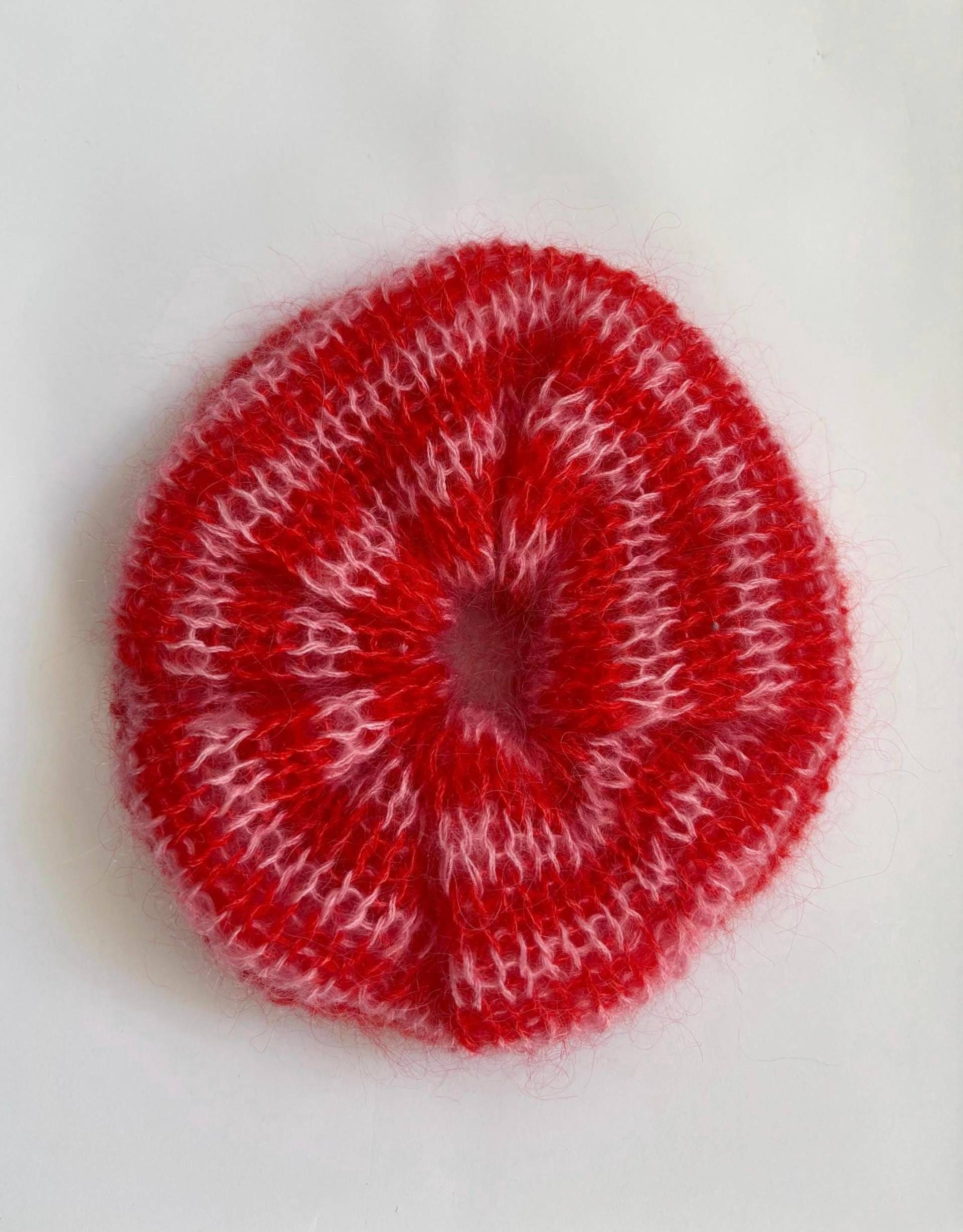 Knit Scrunchie Striped Red Pink Knit Scrunchie Striped Red Pink von piecesofmarie