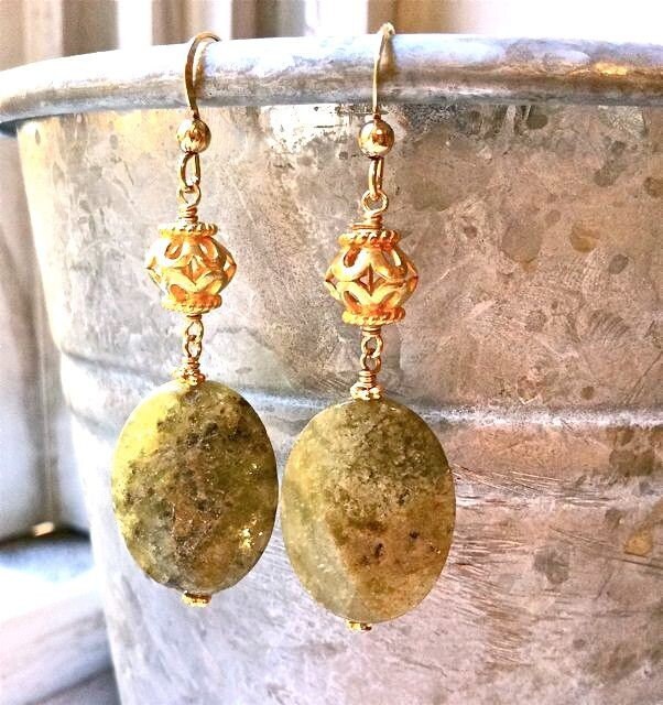 Grüner Granat Tropfen Ohrringe Gold Vermeil Bali Filligran, 14K Fill von piedrastudio