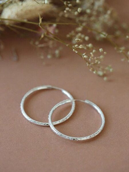 pikfine Facettierte Creolen "Linje" / silber oder vergoldet von pikfine