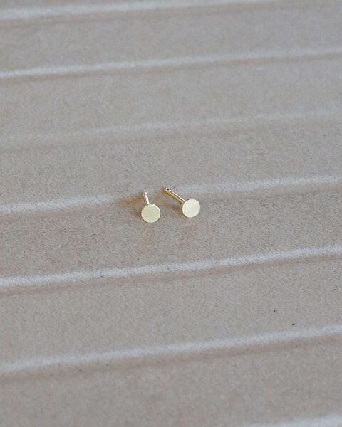 pikfine Vergoldete Ohrstecker “Dot” // 4 Größen von pikfine