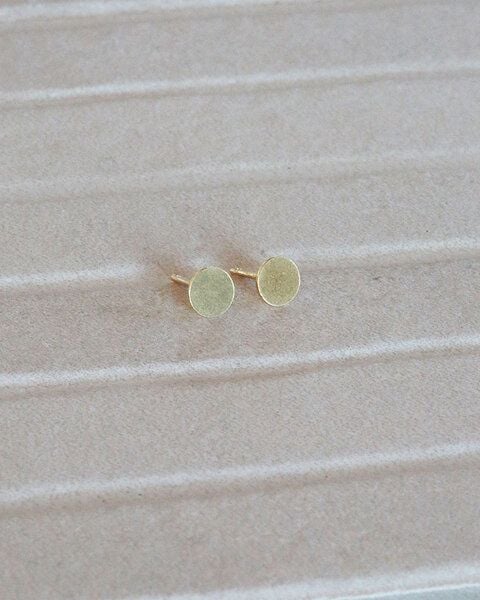 pikfine Vergoldete Ohrstecker “Dot” // 4 Größen von pikfine