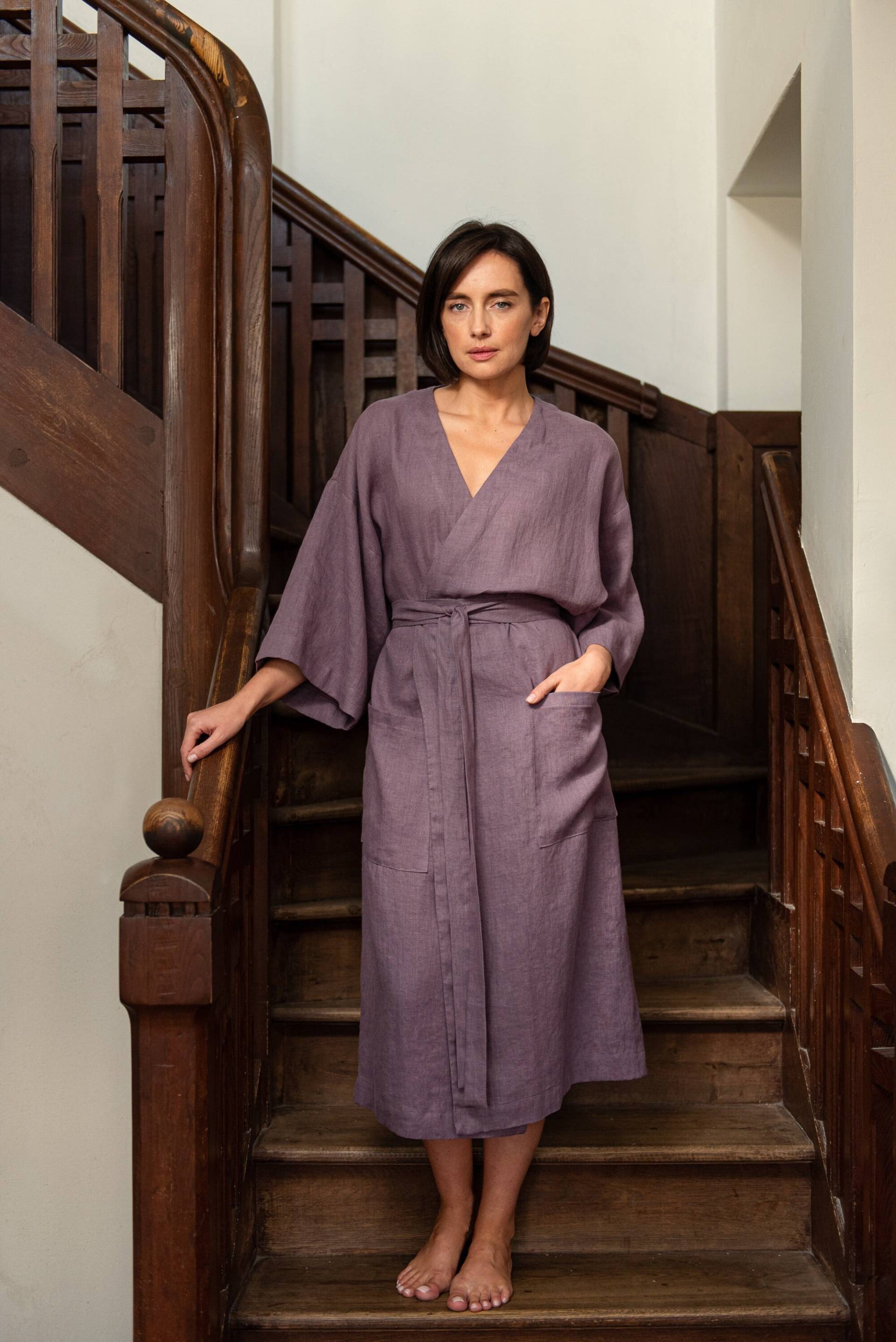 Leinen Bademantel Für Frauen - Lavendel Aus Mit Taschen Weiten Ärmeln Oversized Kimono Robe Morgenmantel Petra von pillowandpajamas