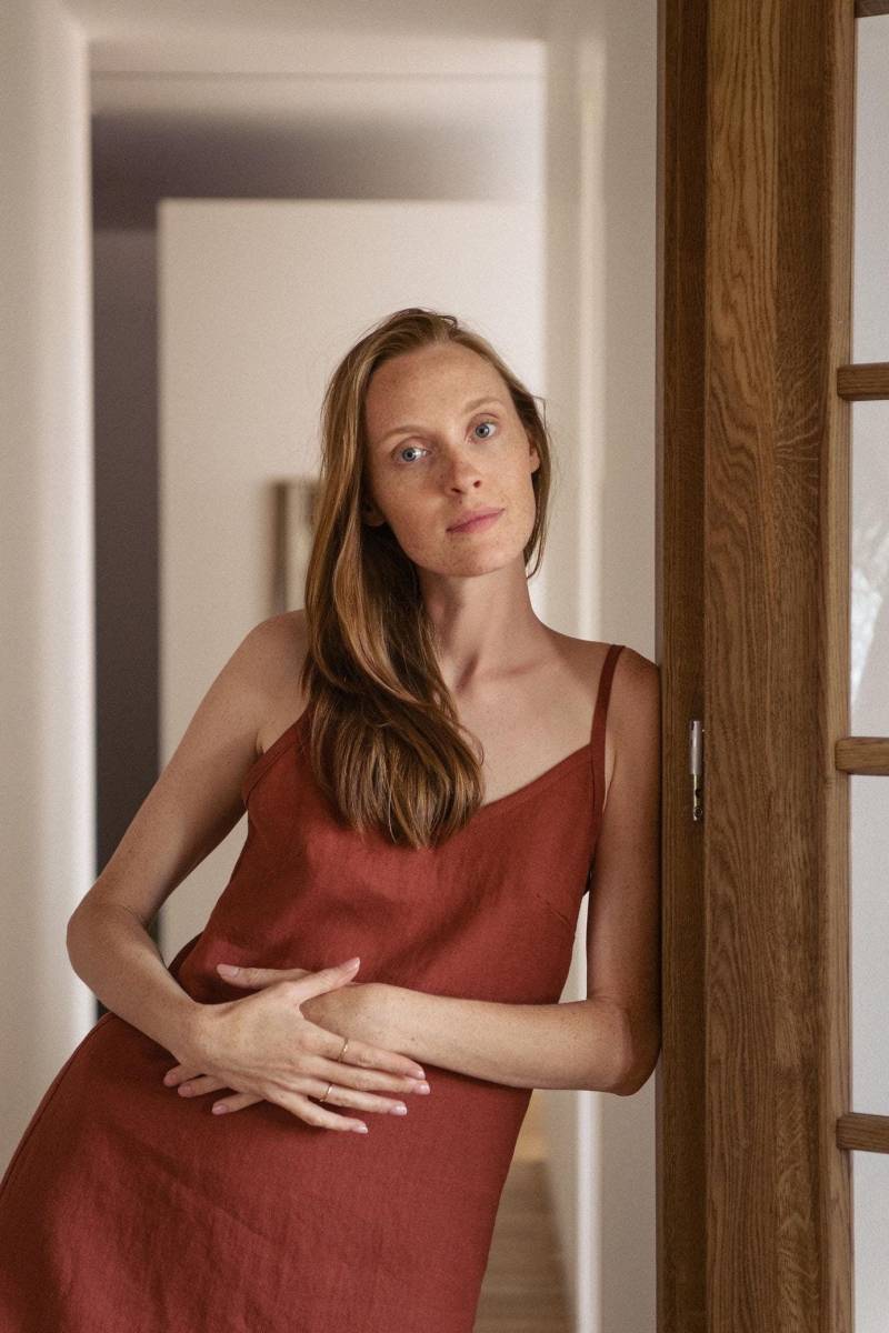 Leinen Slip Kleid Mit Verstellbaren Trägern, V-Ausschnitt Riemen Sommerkleid, Kurzes Leinenkleid, Midi Camisole Sommerkleid - Tilda Cami von pillowandpajamas