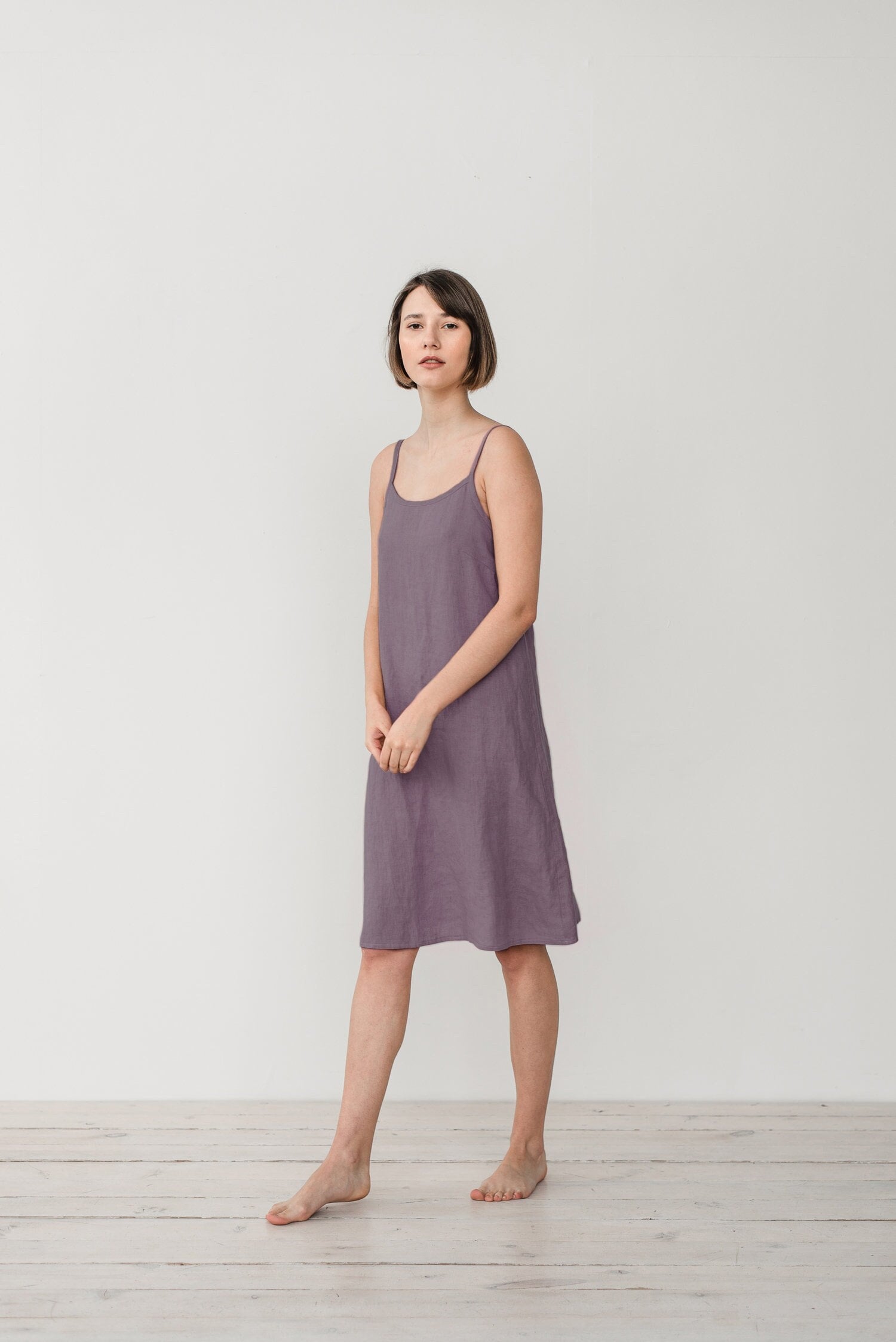 Leinen-Nachtkleid Für Damen - Slip-Kleid Mit Verstellbaren Trägern Camisole-Kleid Leinen-Midi-Kleid Nachthemd Adela Cami-Kleid von pillowandpajamas