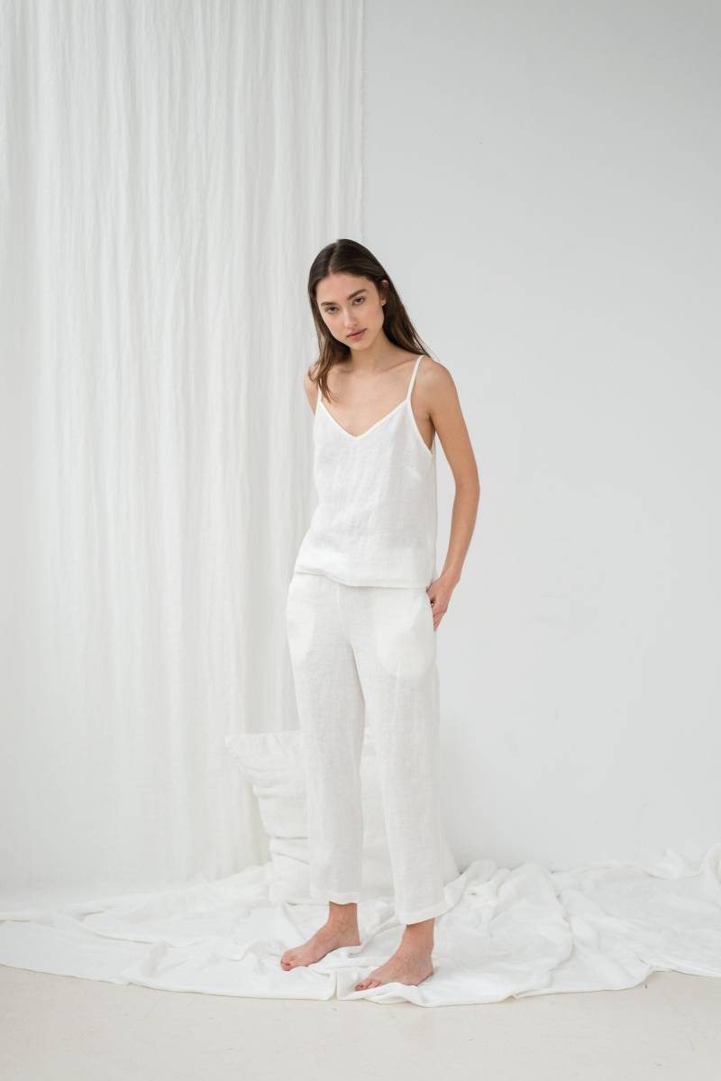 Weißes Trägertop Für Frauen, Ärmellose Leinenbluse Mit V-Ausschnitt, Basic Slip Top, Strappy Tank Sommer Träger Top - Tilda von pillowandpajamas