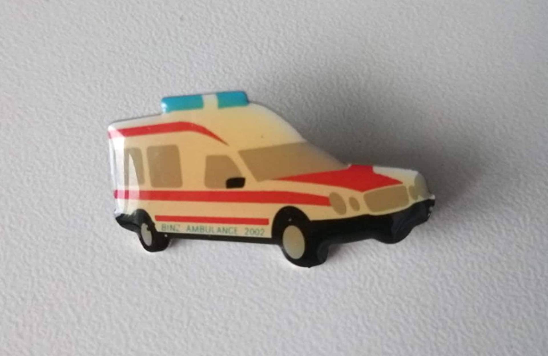 Mercedes-Benz Binz Krankenwagen Pin von pinbox24shop