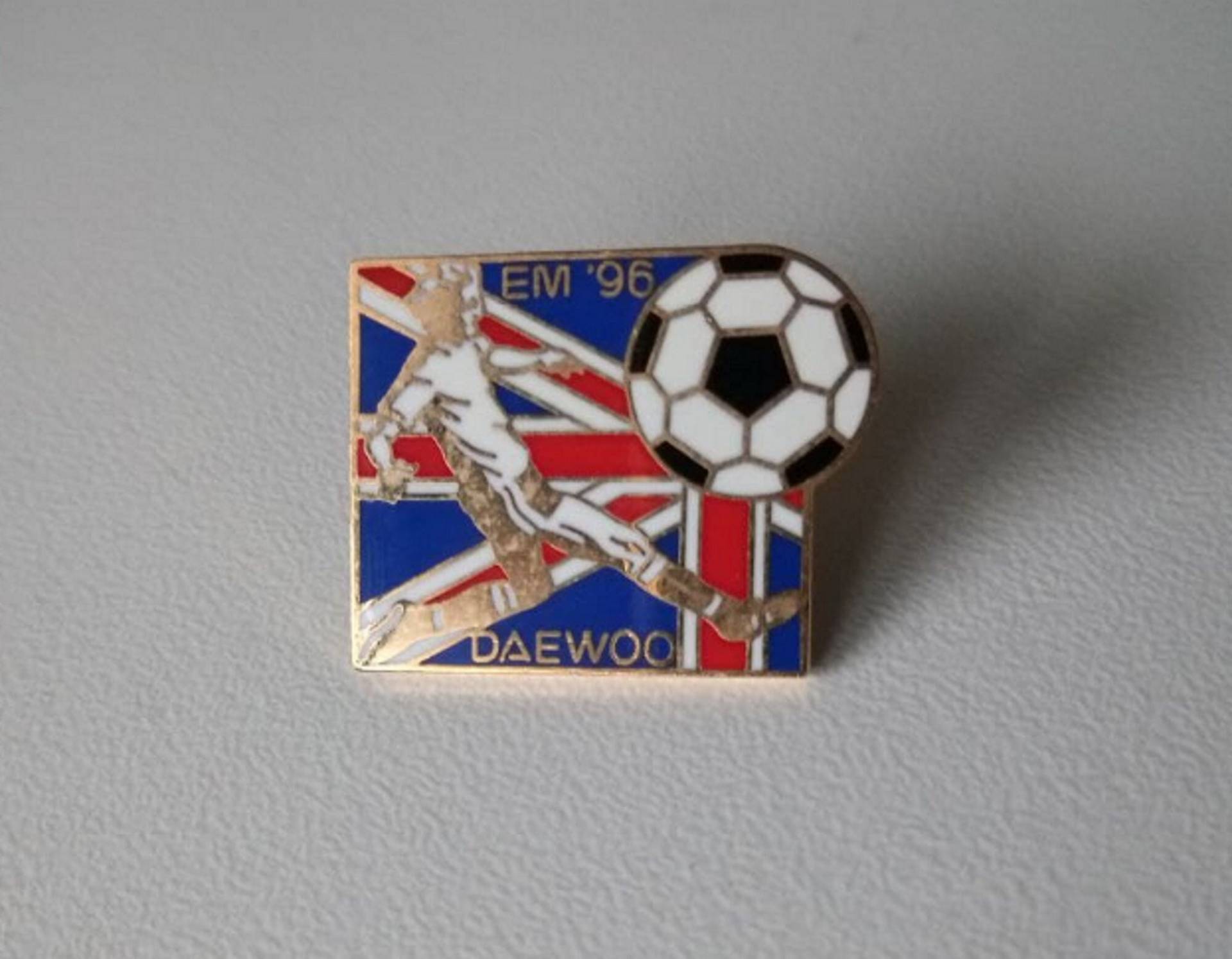 Show Your Pride Mit Daewoo Pin in Box Fussball-Europa-Meisterschaft England 96 von pinbox24shop