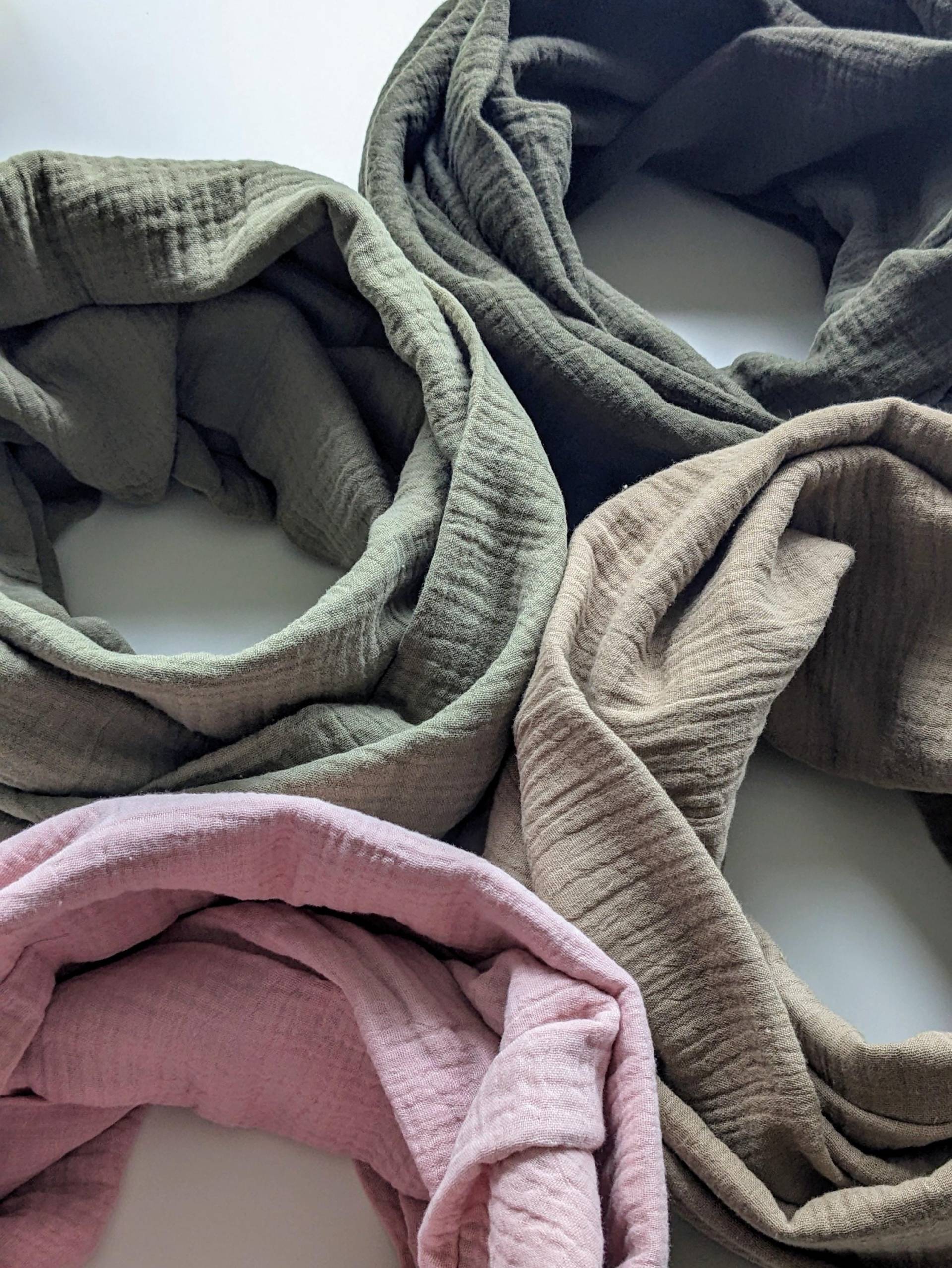 Musselin Loopschal "Olivgrün & Co.", Damen/Erwachsene, Double Gauze, Uni, Doppellagig, Farb - Und Größenauswahl, Grundpreis 15, 79 Eur/M2 von pinkcoconutDE