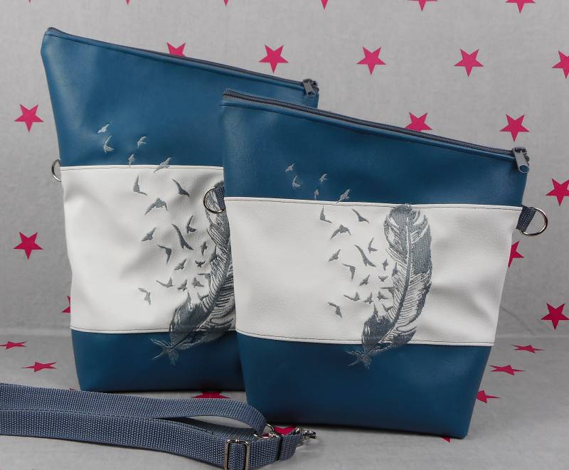 Pinkesterne Handtasche Umhängetasche Schultertasche Kunstleder Handmade Bestickt Stickerei Petrol Weiß Feder von pinkeSterne