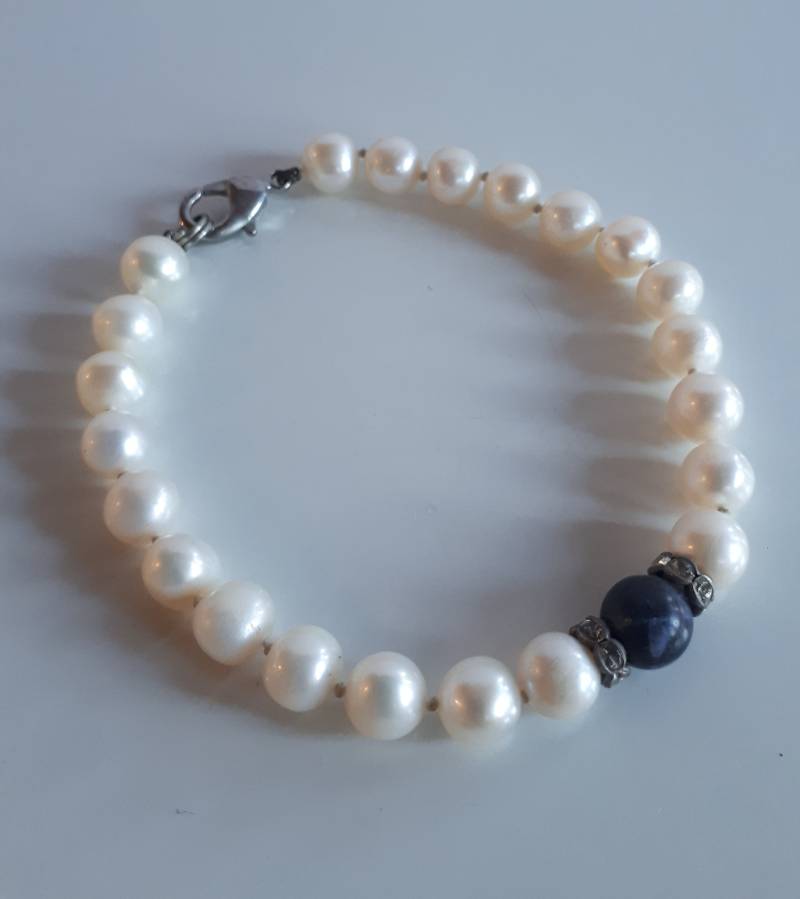 Echtes Weißes Süßwasserperlen Armband Handgeknüpft Mit Sodalith Blauer Stein Rondell Kristall Akzent von pinklilashop