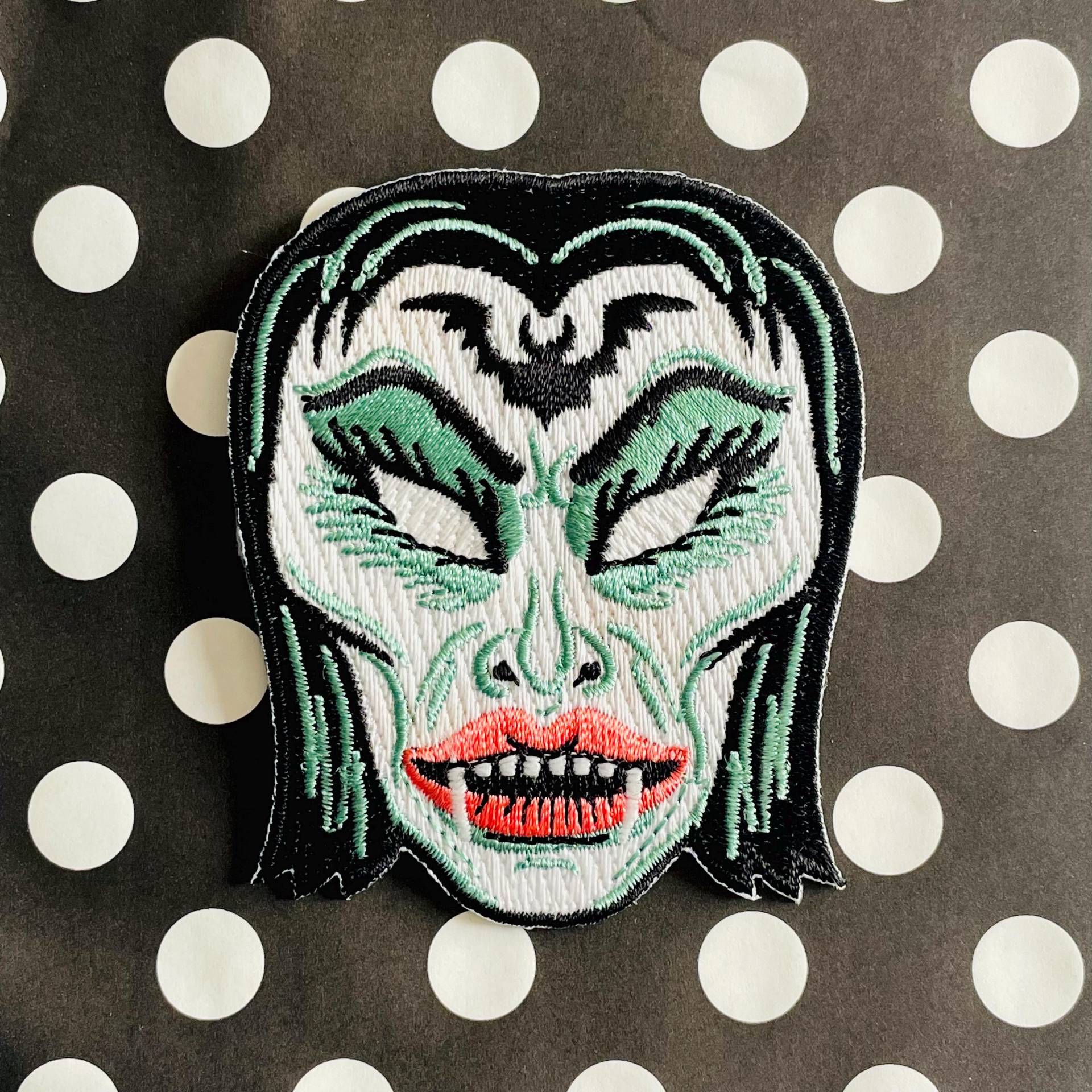 Vampir Retro Halloween Maskerade Glow in The Dark Patch von pinkowlet