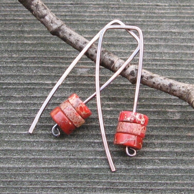 Rote Variscite Heishi Perlen Ohrringe Kupfer Baumeln von pinkpetalstudio
