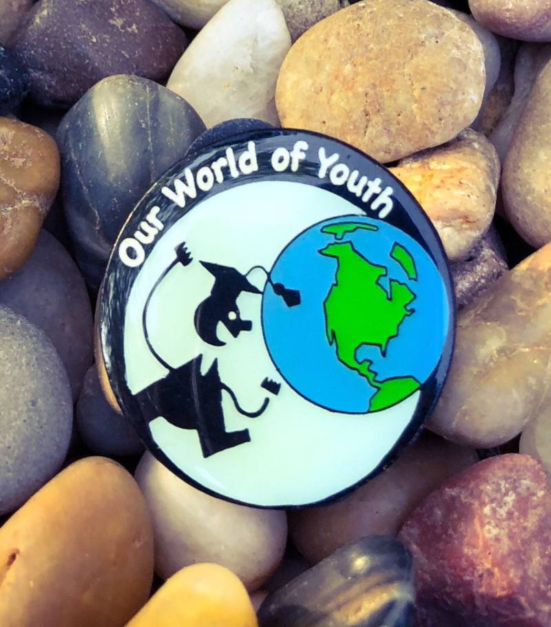 Unsere Welt Der Jugend Vintage Pin von pinlounge