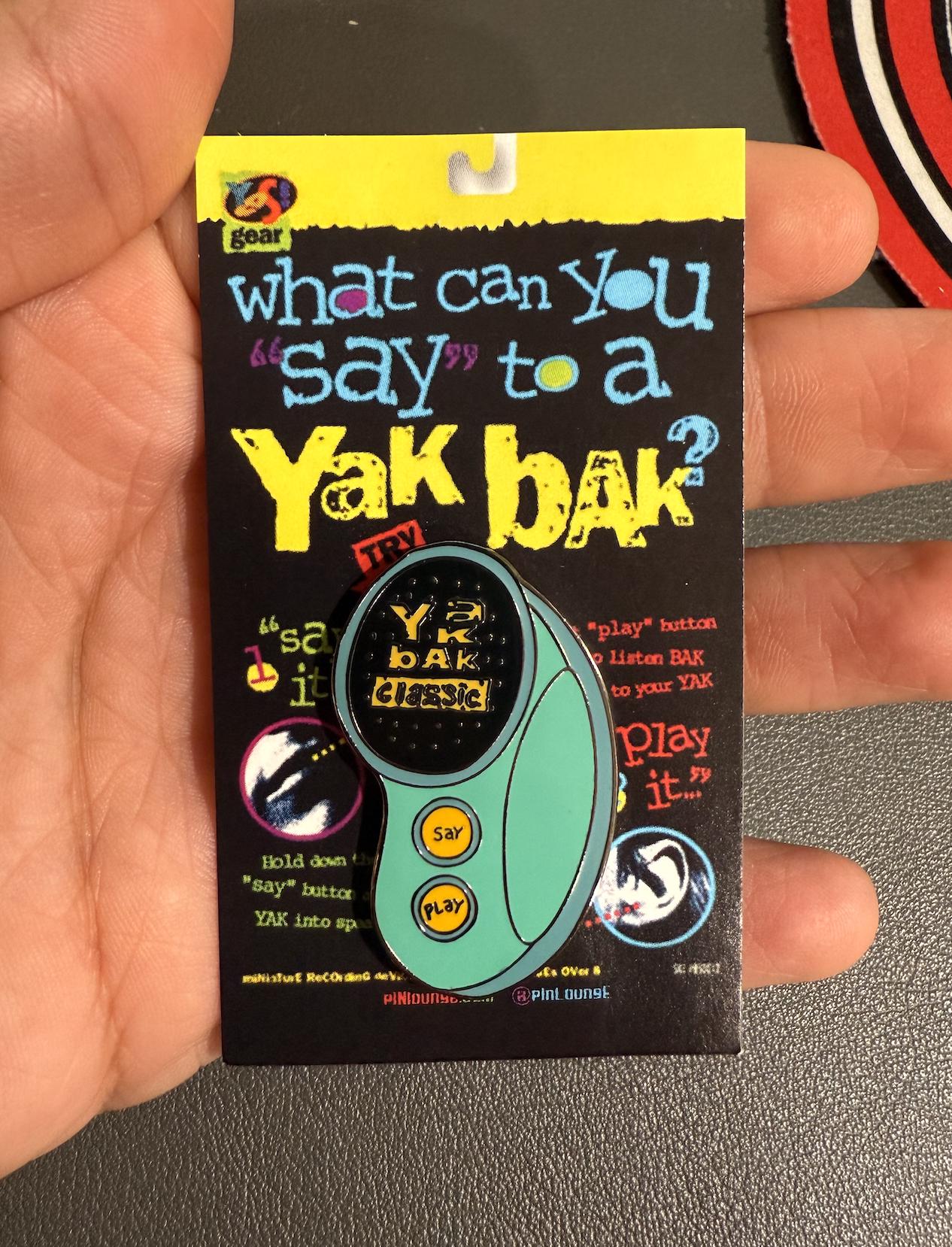 Yak Bak Pin | Spielzeug Pins Nostalgie Anstecker von pinlounge