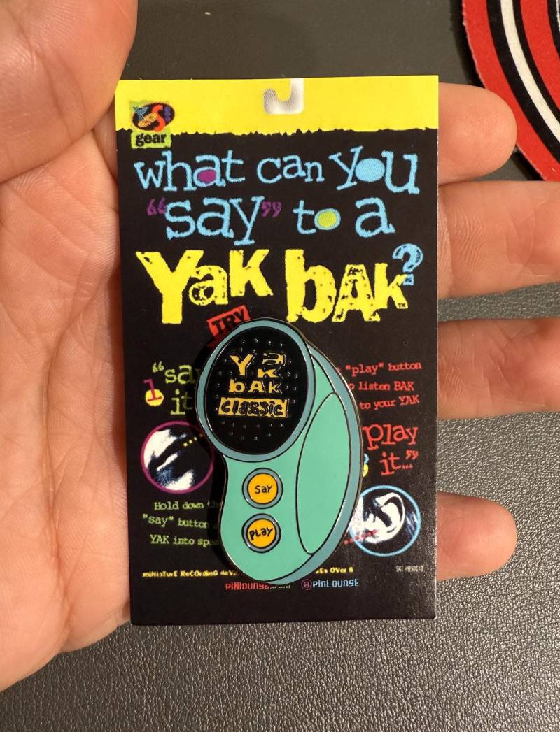 Yak Bak Pin | Spielzeug Pins Nostalgie Anstecker von pinlounge