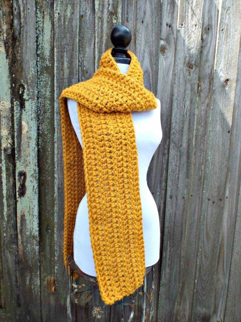 Gehäkelter Chunky Schal - New Englander Oversized in Senfgelb Senf Gelber Herbst Mode Damen Accessoires von pixiebell