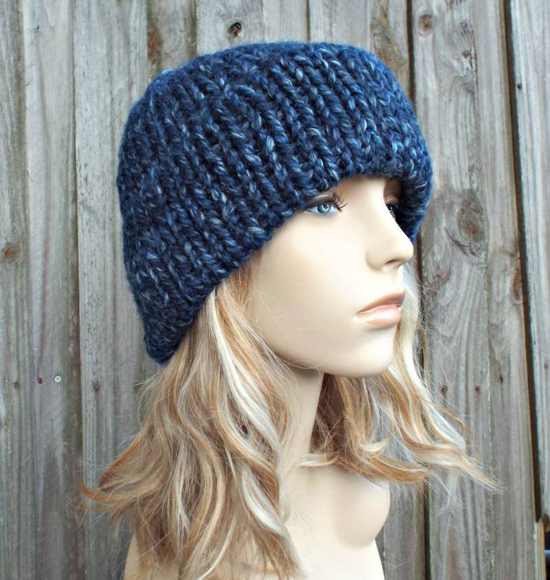 Handgestrickte Mütze, Damenmütze, Herrenmütze, Wintermütze, Strickmütze, Delphine, River Run Blau von pixiebell