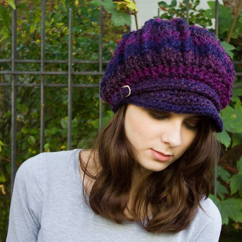 Schiebermütze Häkelmütze Damen Hut Zeitungsjunge Mütze Crochet Slouchy Beanie - Spring Monarch Grape Purple von pixiebell