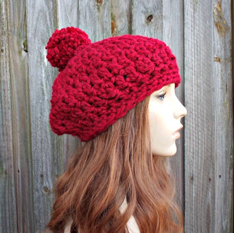 Slouchy Red Beret Mit Pom - Winter Häkelmütze Für Frauen, Männer Und Jugendliche Handgemachte Mütze in Viele Farben Auswahl von pixiebell