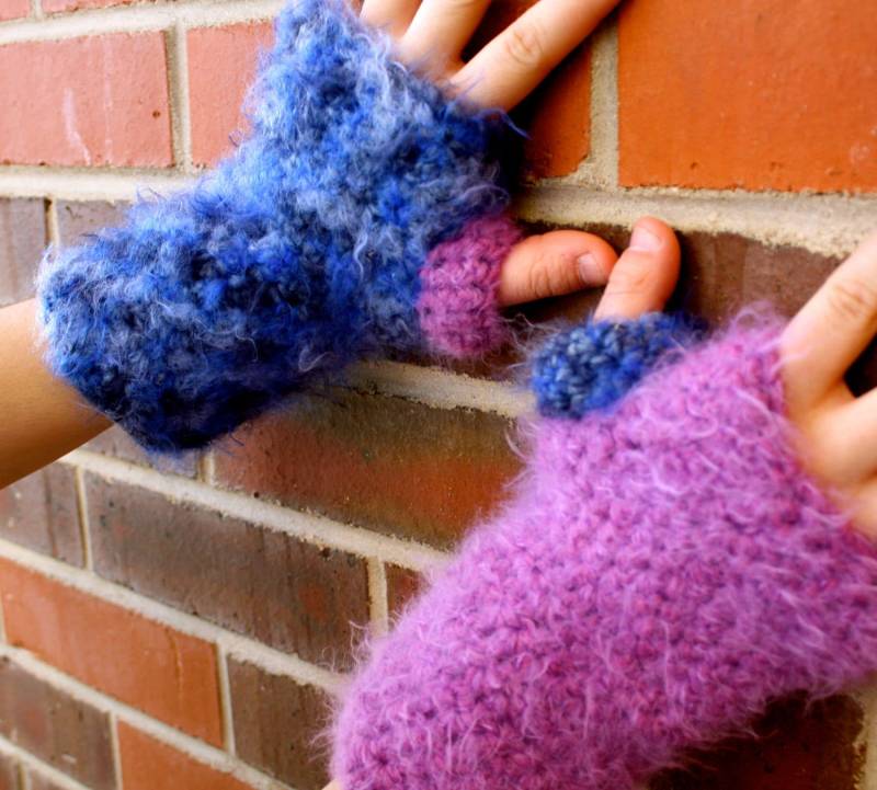 Unscharfe Fingerlose Handschuhe - Hell Lila Und Blau Unscharfe Fingerlose Handschuhe - Hell Lila Und Blau von plaidypusfashion