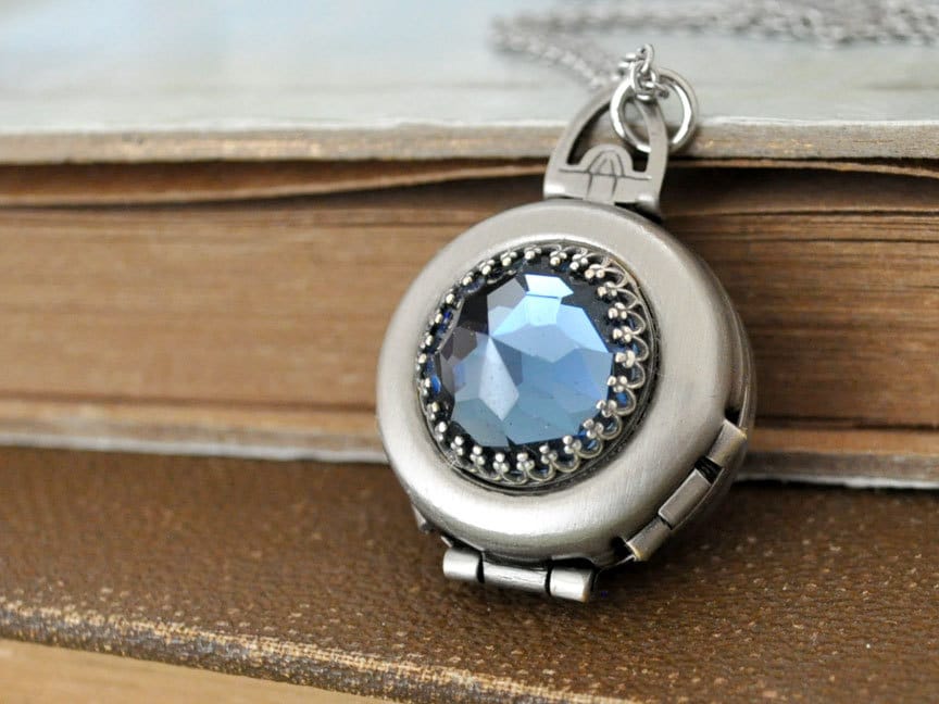 Antike Silberne 4-Schicht Gefaltete Foto Locket Halskette, Vintage Sparkle, Vintage Montana Blaue Juwelen Medaillon Lange Kette von plasticouture
