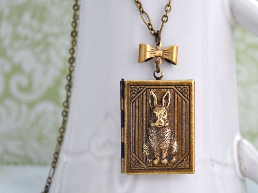 Die Geschichte Von Peter Rabbit, Hasen-Medaillon, Kaninchen-Halskette, Dem Sitzenden Kaninchen, Bogencharmehalskette, Buch-Medaillon, Antiqued von plasticouture