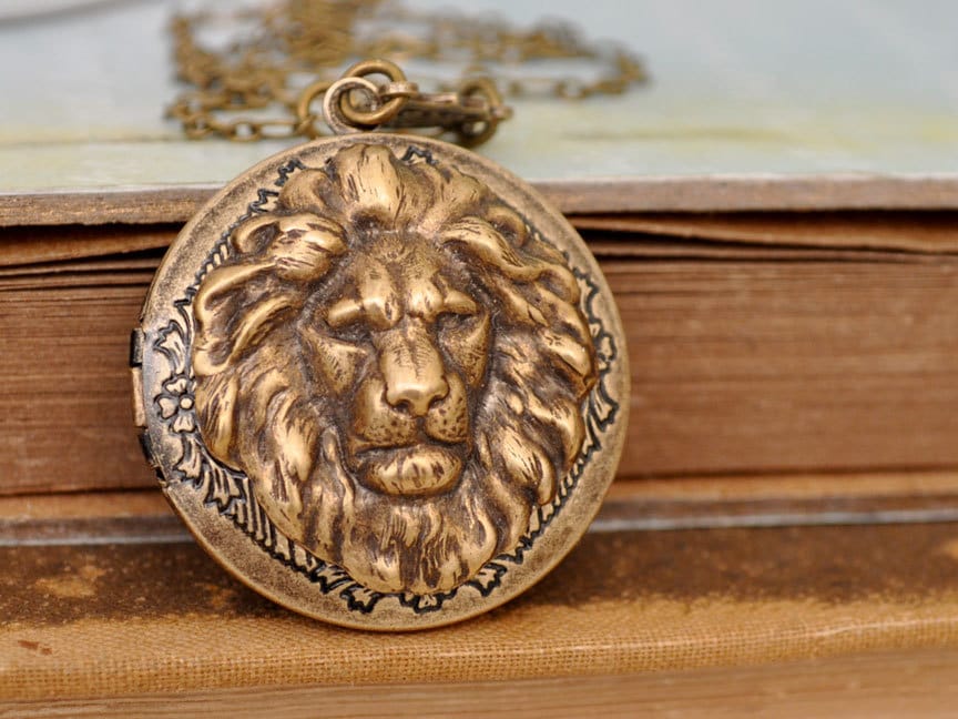 Löwen-Medaillon, Vintage-stil Messing-Medaillon, Brave One, Runder Anhänger Löwe-Medaillon-Halskette Aus Antikem Messing, Foto-Medaillon-Halskette von plasticouture