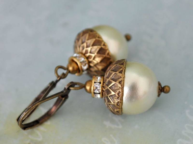 Kleine Eichel Cremerose Swarovski Perle Eichel Ohrringe in Antik Messing Herbst Hochzeit Braut Kleine Eichel Cremerose Swarovski Perle Eichel Ohrringe in Antik Messing Herbst Hochzeit Braut von plasticouture