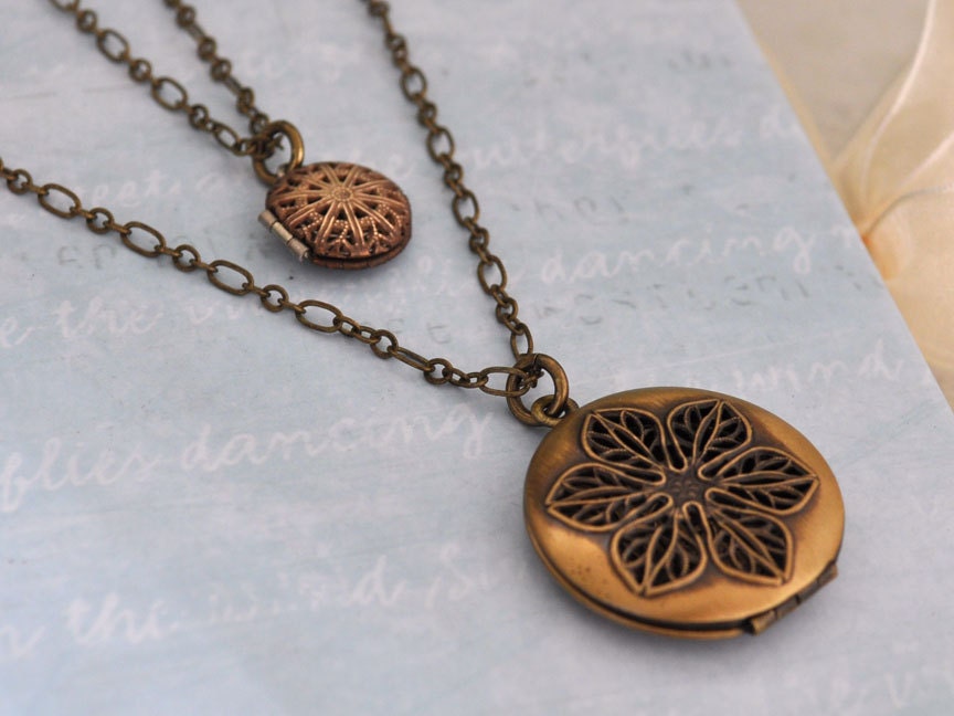 Vintage Filigran Duft Medaillon Duo - Antiqued Messing Halskette 2Er-Set von plasticouture