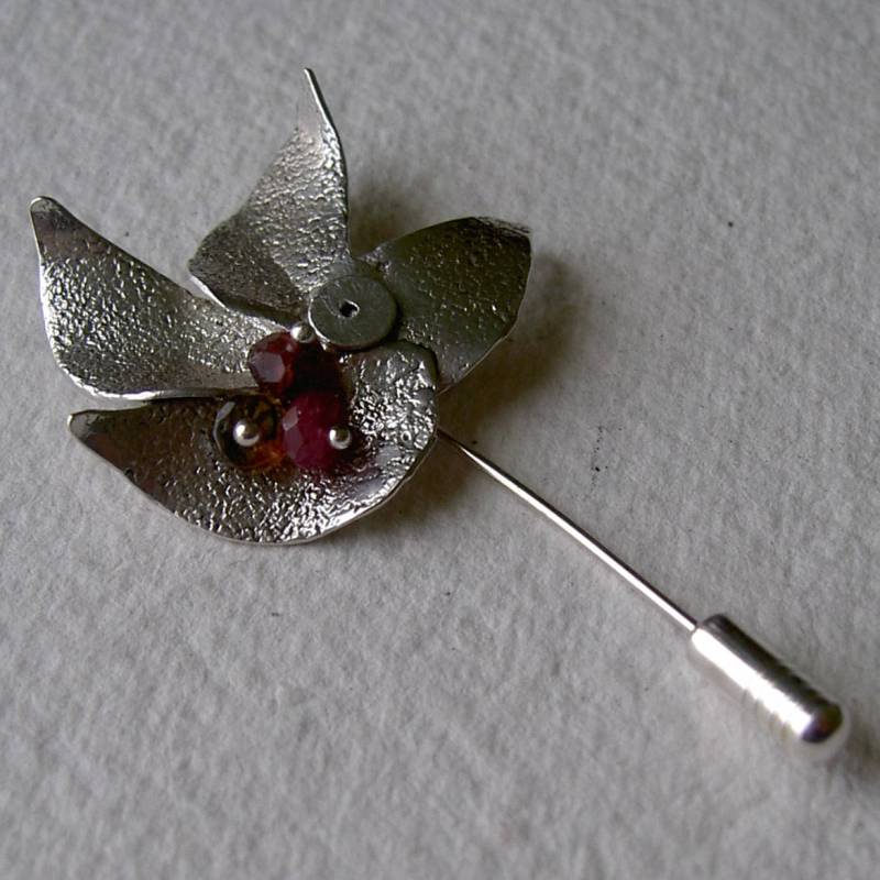 Broche Pincho Remolino Con Turmalinas von platines