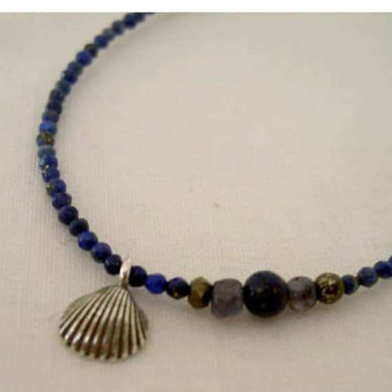 Mini-Shell-Armband Mit Facettierten Lapislazuli Mini von platines