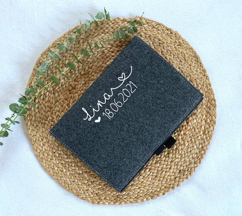 U-Heft Personalisiert I Mit Namen Und Geburtsdatum Grau Untersuchungsheft Gelbes Heft Geschenk Zur Geburt Aus Filz von plotterherzle