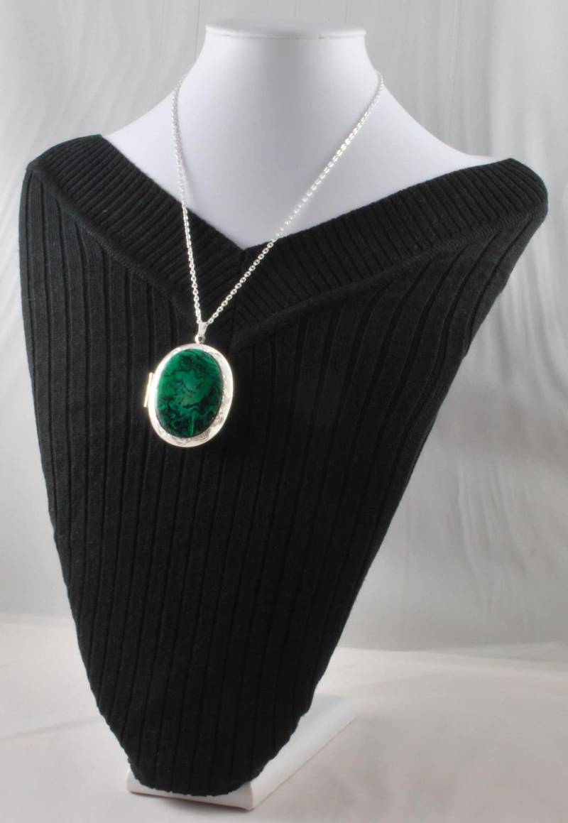 Großes Ovales Medaillon, Auswahl Aus Edelstein & Glascabochons, Mit Halskettenoption Großes Ovales Medaillon, Auswahl Aus Edelstein & Glascabochons, Mit Halskettenoption von pmtime