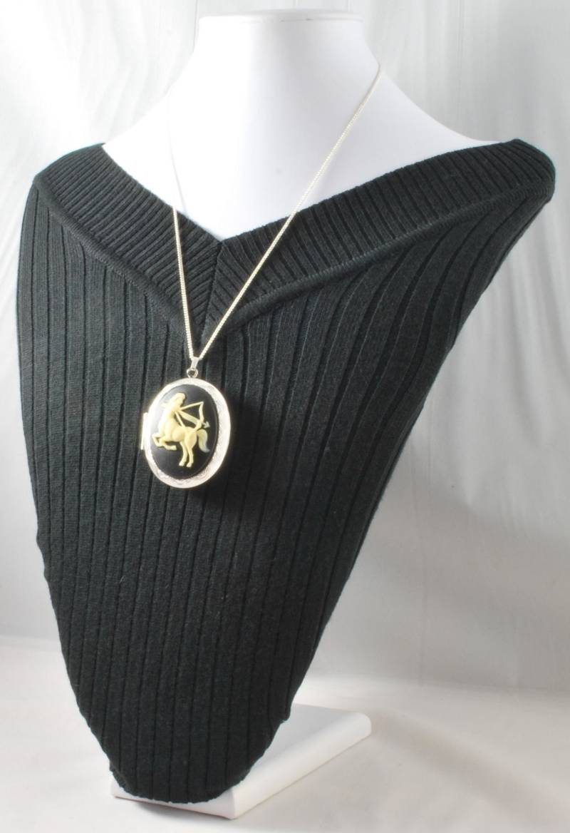 Großes Ovales Medaillon, Wahlweise Mit Stern - Und Sternzeichenkameen, Halskettenoption von pmtime