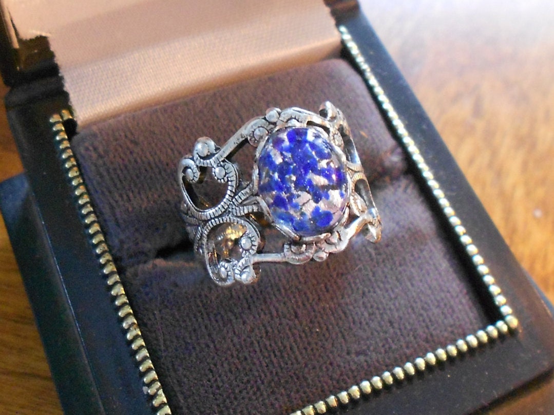 Vintage Silberring Mit Stein. Filigrane Einstellung. Blau Meliert. Damen Schmuck. Größenverstellbarer Ring von pnpvintagegeneral