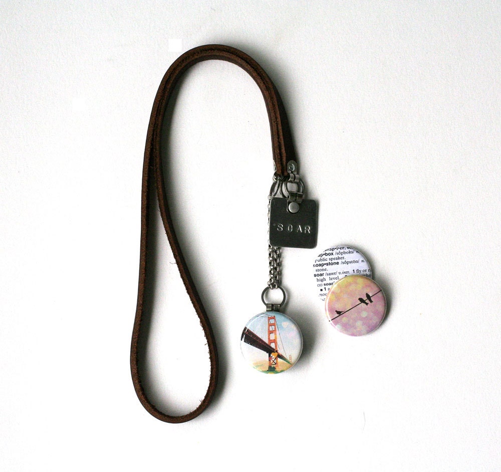 Bokeh Art Locket Halskette, Magnet Halskette, Vögel Auf Draht, Golden Gate Bridge, Lederband, Austauschbar, Eco Friendly By Polarity Bokeh Art Locket Halskette, Magnet Halskette, Vögel Auf Draht, Golden Gate Bridge, Lederband, Austauschbar, Eco Friendly By Polarity von polarity