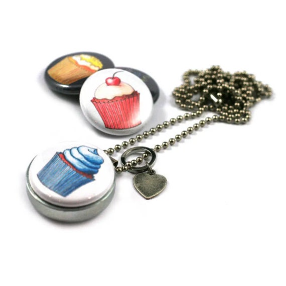 Cupcake Medaillon Halskette Geschenk Für Fan Idee Schmuck Hält Ein Bild 4 Austauschbare Deckel Recycelt Cupcake Medaillon Halskette Geschenk Für Fan Idee Schmuck Hält Ein Bild 4 Austauschbare Deckel Recycelt von polarity