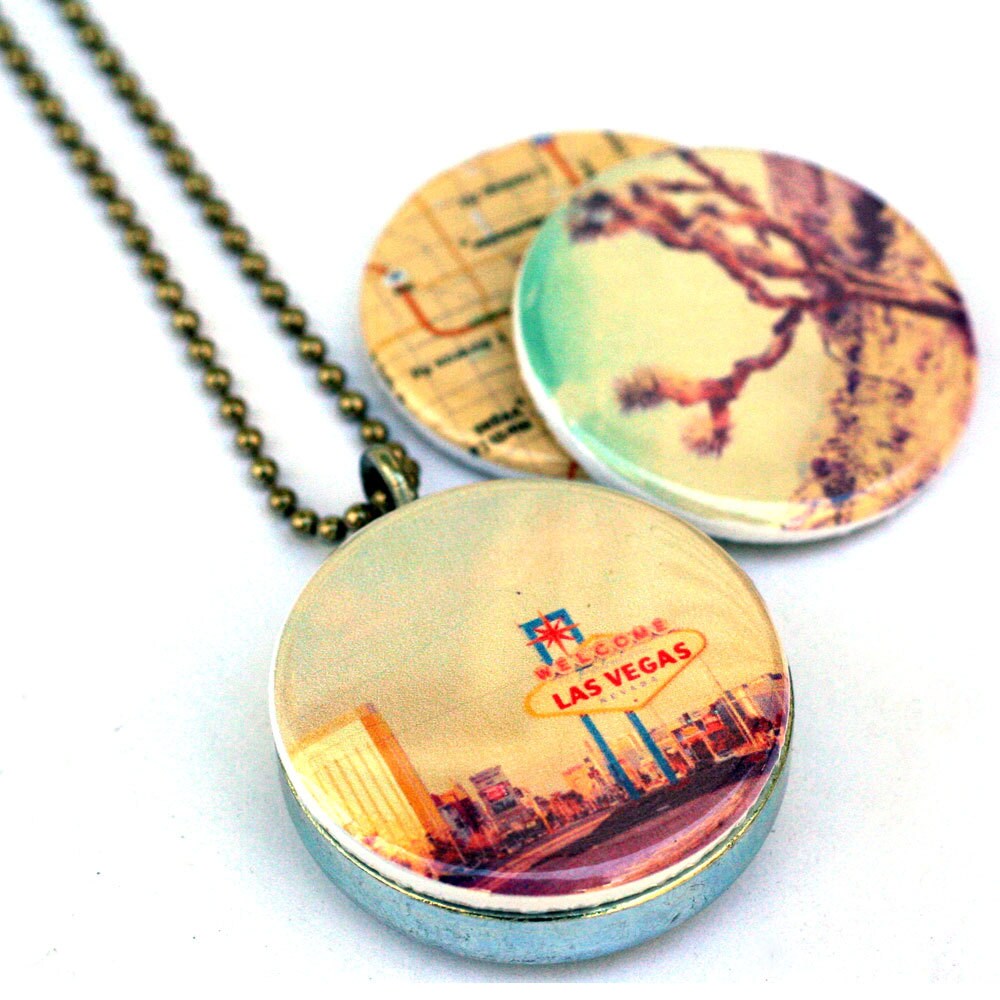 Las Vegas Locket - Magnetkette Lucky Gambling Nevada Geschenk Upcycled Schmuck Von Polarity Und Myan Soffia 3 Halsketten in 1 Las Vegas Locket - Magnetkette Lucky Gambling Nevada Geschenk Upcycled Schmuck Von Polarity Und Myan Soffia 3 Halsketten in 1 von polarity